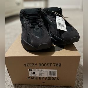 Yeezy Boost 700 V2 Vanta